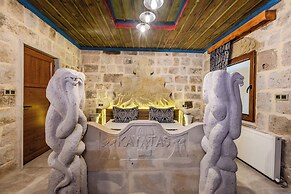 Kayatas Cave Suites