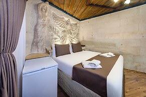 Kayatas Cave Suites