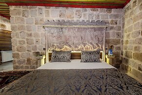 Kayatas Cave Suites