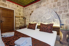 Kayatas Cave Suites