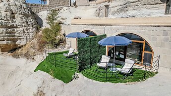 Kayatas Cave Suites