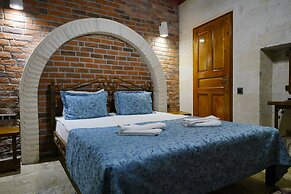 Emit Cave Hotel
