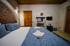 Emit Cave Hotel