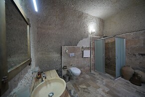 Emit Cave Hotel