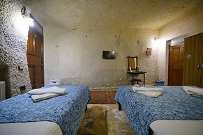 Emit Cave Hotel