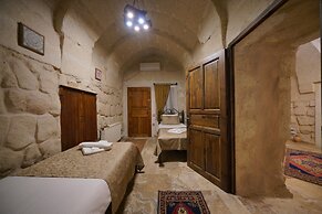 Emit Cave Hotel