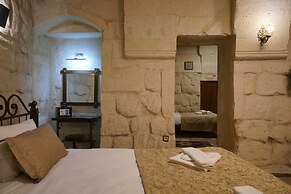 Emit Cave Hotel