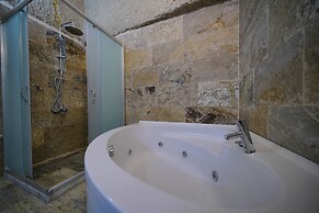 Emit Cave Hotel