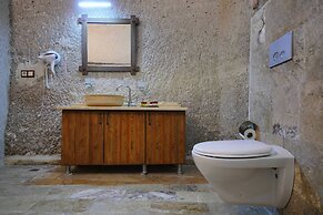 Emit Cave Hotel