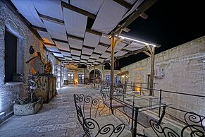 Emit Cave Hotel
