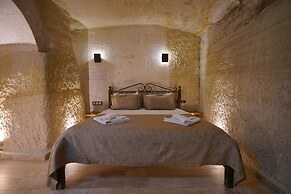 Emit Cave Hotel