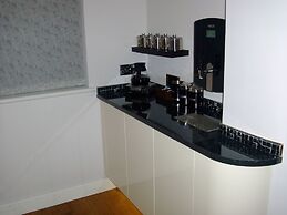 Farnham Hotel