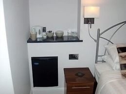 Farnham Hotel