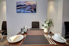 Farnham Hotel