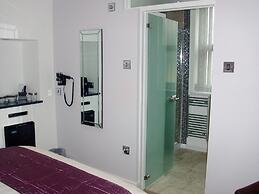 Farnham Hotel