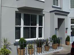 Farnham Hotel