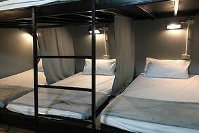 Beehive Phuket Old Town - Hostel
