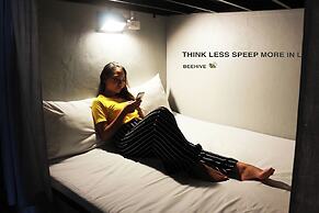 Beehive Phuket Old Town - Hostel