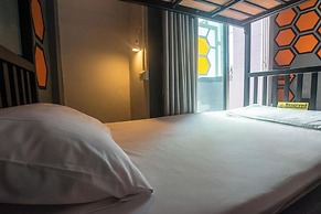 Beehive Phuket Old Town - Hostel