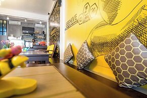 Beehive Phuket Old Town - Hostel