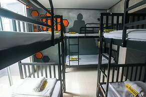 Beehive Phuket Old Town - Hostel