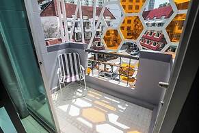 Beehive Phuket Old Town - Hostel