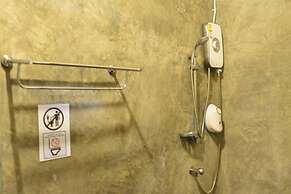 Beehive Phuket Old Town - Hostel