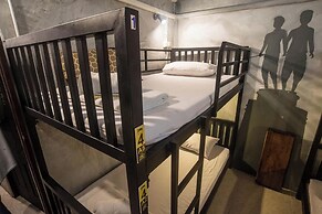 Beehive Phuket Old Town - Hostel