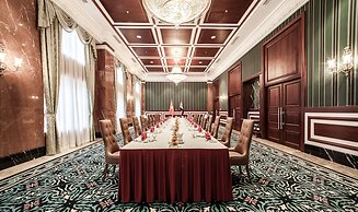 Army Hotel
