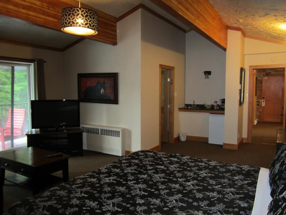 The Lodge at Skeena Landing