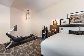 LondonHouse Chicago, Curio Collection by Hilton