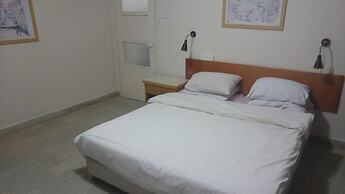 Marom Ziv Center - Newe Shaanan