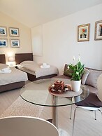 Apartments & Rooms Petra