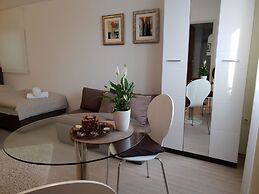 Apartments & Rooms Petra