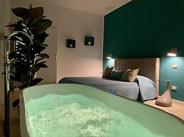 Le Coq Suites