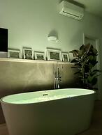 Le Coq Suites