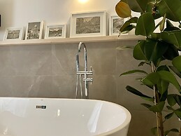 Le Coq Suites