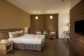 Renyi Lake Hotel