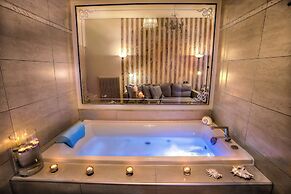 Panorama Suites & Spa