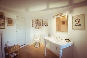 AdAstra Suites