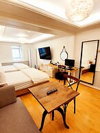 Uneed Hotel