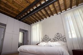 Rome Frattina 27