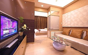 85 Cape Suites