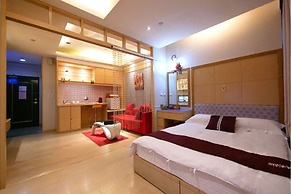 85 Cape Suites