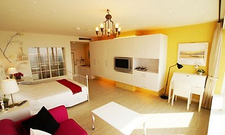 85 Cape Suites