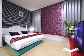 85 Cape Suites