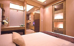 85 Cape Suites