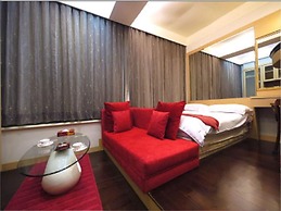 85 Cape Suites