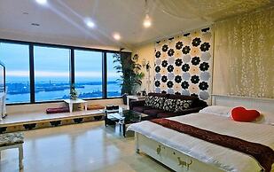 85 Cape Suites