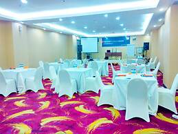 Travellers Hotel Phinisi